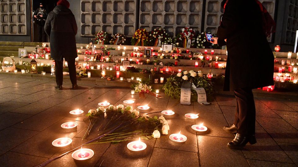 Candles and flowers on Breitscheidplatz in Berlin at the memorial "The crack"