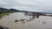 Eine Drohnenaufnahme zeigt Hochwasser der Leine im Landkreis Northeim. © NonstopNews 