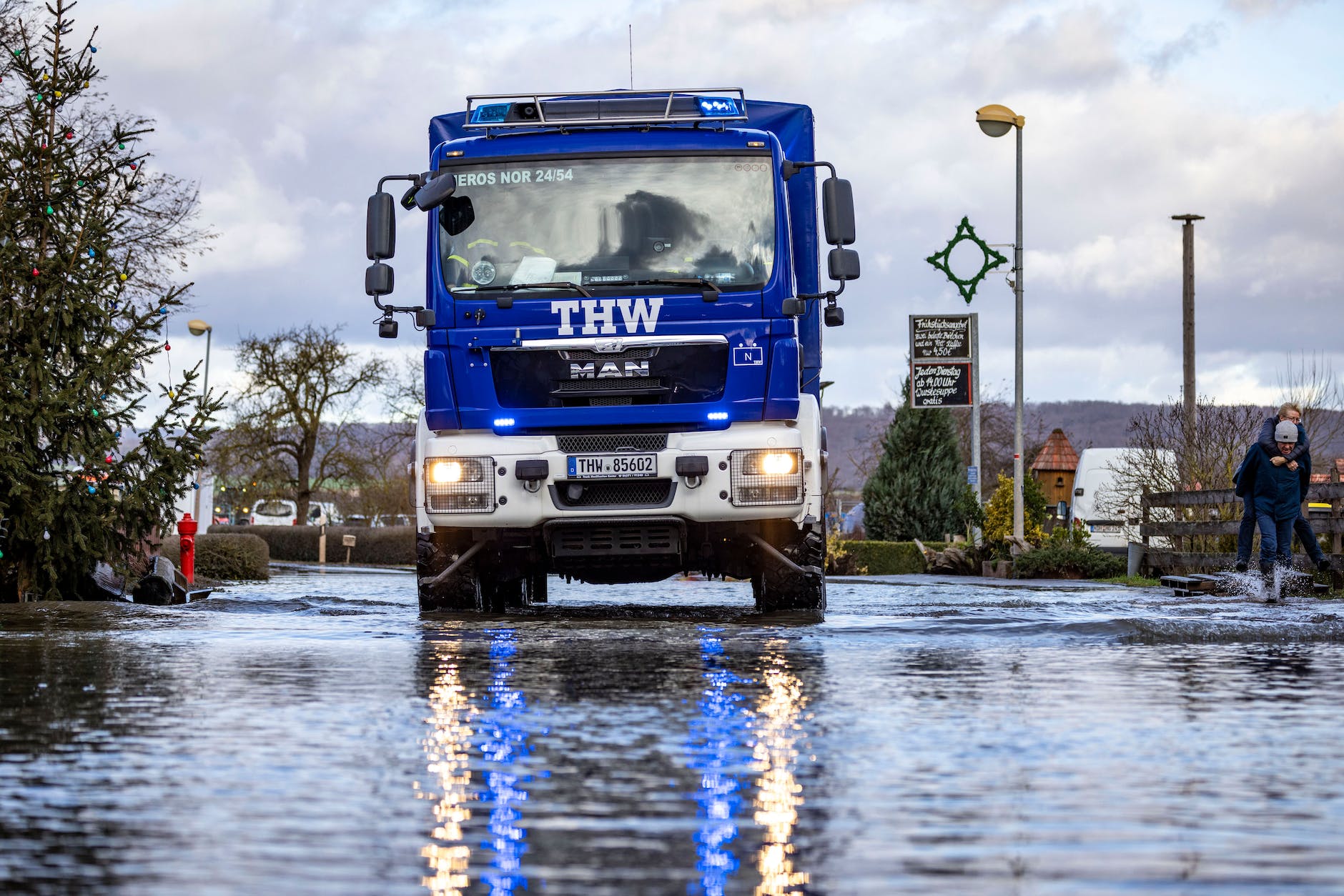 Thuringia, Windehausen: A THW vehicle drives over a flooded street in the town.