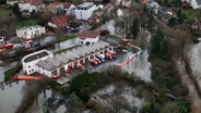 Eine Drohnenaufnahme zeigt das Überschwemmungsgebiet in Rinteln. © HannoverReporter 