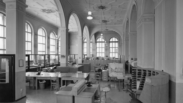 Stadtsparkasse Munich: A photo of the old cash hall from 1965.