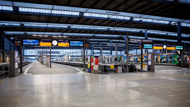 Das war 2023: An manchen Streiktagen blieb der Münchner Hauptbahnhof fast menschenleer.
