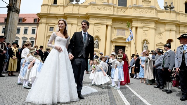 Das war 2023: Ludwig Prinz von Bayern und Sophie-Alexandra Evekink, die früher Bayerns nächstes Königspaar gewesen wären, feierten ihre Trauung im Mai in der Theatinerkirche.