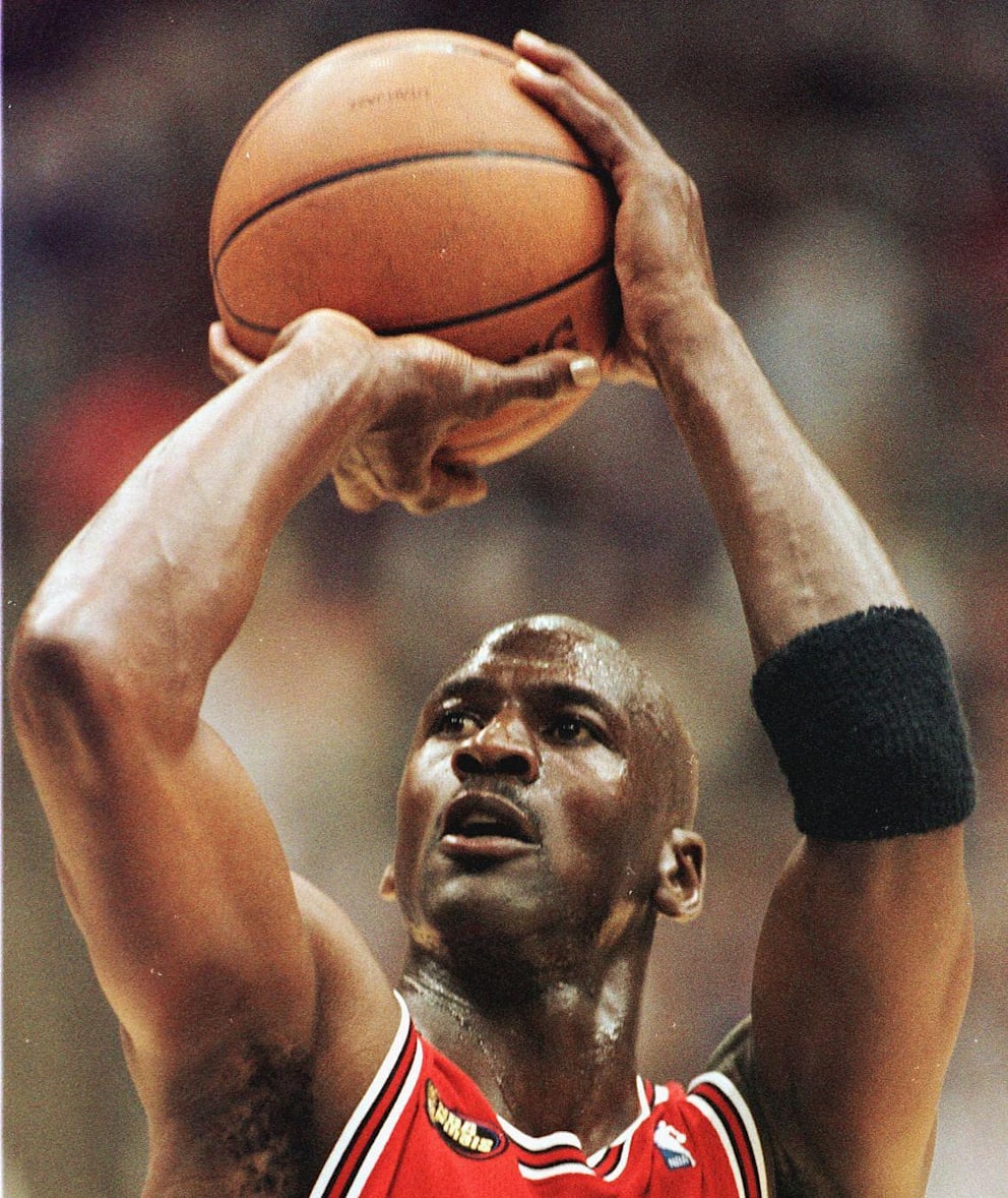 Michael Jordan on the ball for the Chicago Bulls