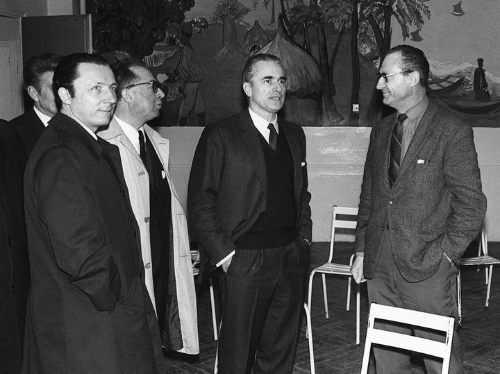 Jacques Chaban-Delmas (center) and Jacques Delors (foreground left), February 12, 1970, during a trip to the 19th arrondissement of Paris.  (AFP)