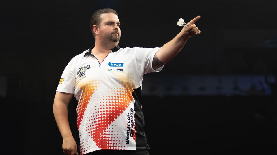 Since reaching the World Cup semi-finals last year, Gabriel Clemens, 40, has become known to a larger audience. "The German Giant" was defeated at the time by the future world champion Michael Smith.  The man from Saarlouis is in 22nd place in the world rankings and is the best hope of the German fans.