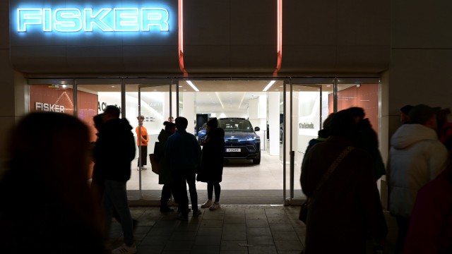 Economy in Munich: "People want SUVs, so we build them - just as affordable and sustainable as possible"said managing director Henrik Fisker at the opening of the e-car showroom on Kaufingerstrasse.