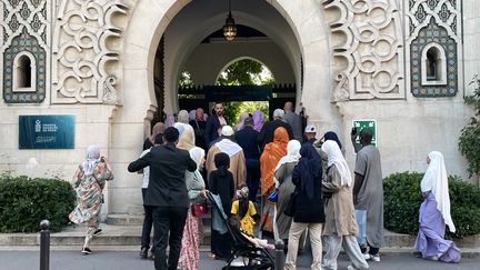 Worshipers at the entrance to the Grand Mosque of Paris for the first day of Eid al-Adha on June 28, 2023. Illustrative photo.  (ESRA TASKIN / ANADOLU AGENCY)