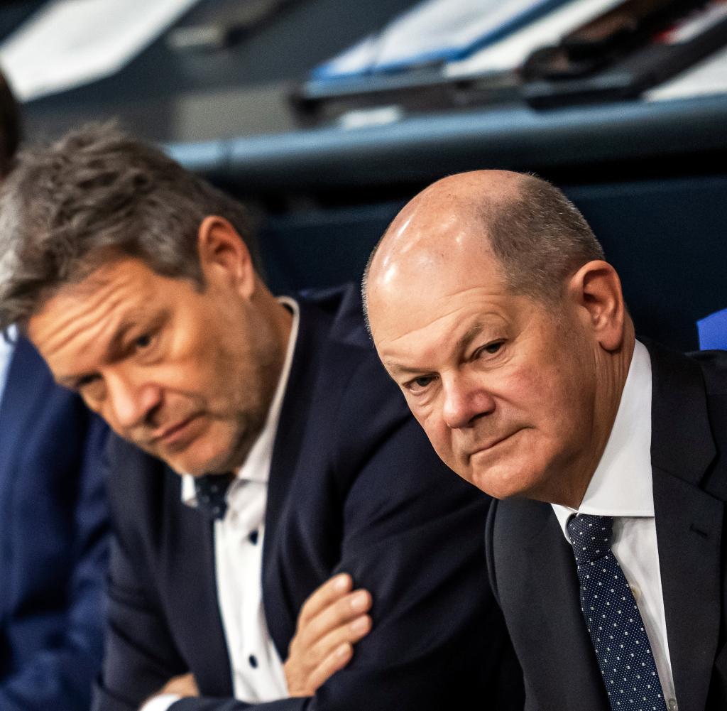 From left: Finance Minister Christian Lindner (FDP), Economics Minister Robert Habeck (Greens), Chancellor Olaf Scholz (SPD)