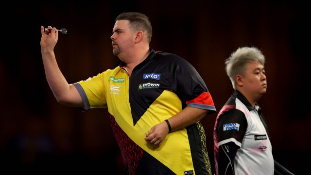 Darts World Cup: Confident on the target: Gabriel Clemens defeats Man Lok Leung from Hong Kong with 3:1 sets.
