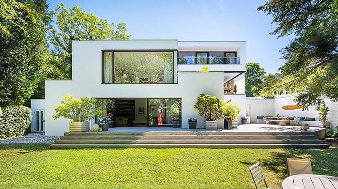 According to a ranking by Immowelt, this villa in Bogenhausen is not only one of the most expensive houses in Munich, but in all of Germany.
