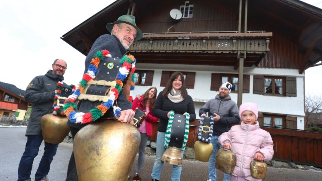 New Year's Eve: In previous years, locals and tourists have rung in the New Year in the Allgäu with cowbells and pasqueflowers.