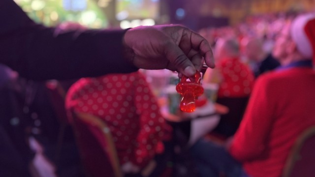 Darts World Cup: Potential projectile: Pacifiers are also undesirable in Alexandra Palace as part of the disguise, the steward has secured the evidence.