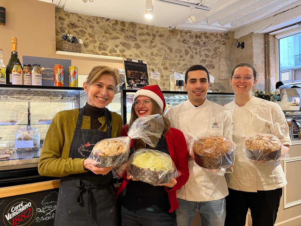 Simona Vignolo Pezziardi, founder of Pasticceria Simona, is surrounded by her daughter and chefs Anna Dal Maistro and Francesco Vescio to offer traditional panettones in the only Italian pastry shop in Paris.