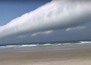 Spectacular rolling cloud filmed from a beach in Guaratuba, Brazil!