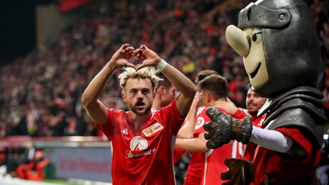 Union against Cologne: Benedict Hollerbach celebrates his 1-0 for Union.