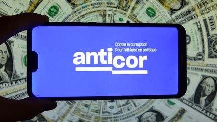 The logo of the anti-corruption association Anticor, which has not received a response to its new request for approval after the previous one was annulled by the courts.  (ROMAIN DOUCELIN / HANS LUCAS / AFP)