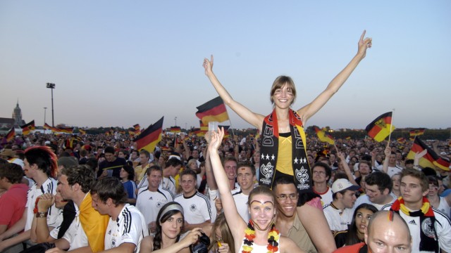 Ausblick auf das neue Jahr: Wieder ein Sommermärchen wie 2006? Fußballfans werden auch 2024 die Spiele der Europameisterschaft in einer Fan-Zone verfolgen können, dann aber nicht auf der Theresienwiese, sondern im Olympiapark.