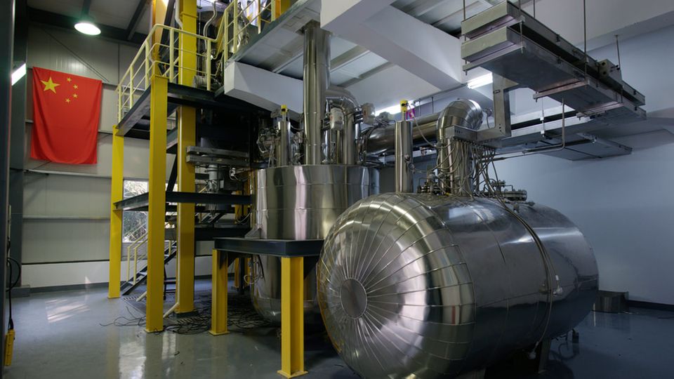 The handling of liquid salt was tested in this facility.