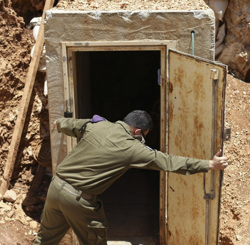 2019: Ein israelischer Soldat hält die Eingangstür zu einem Hisbollah-Tunnel auf