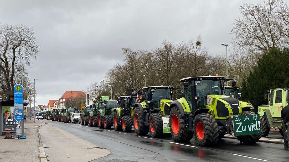Tractors are parked on Weender Landstrasse in Göttingen.