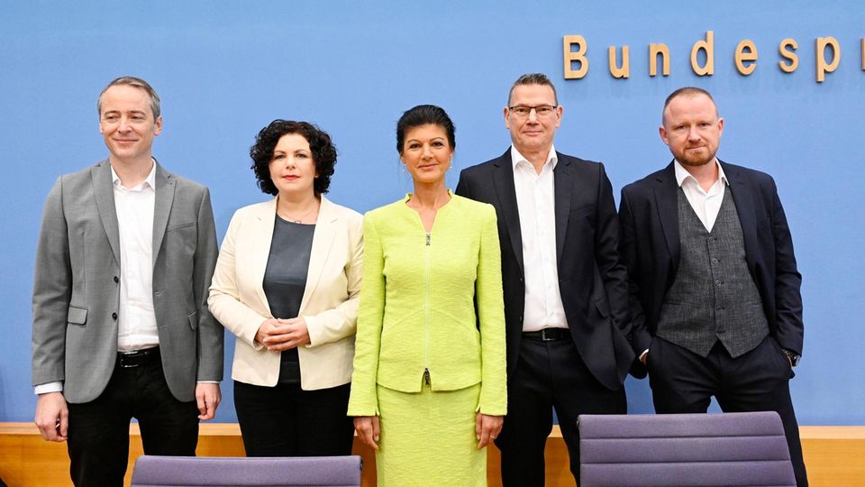 The presentation of the Alliance Sahra Wagenknecht association at the federal press conference