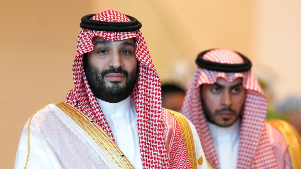 Saudi Arabia's Crown Prince Mohammed bin Salman (l)