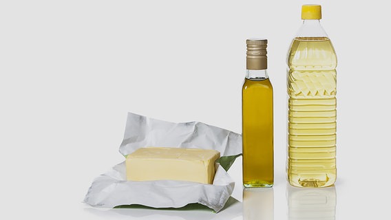 A packet of butter and two bottles of oil.  © fotolia Photo: Multiart