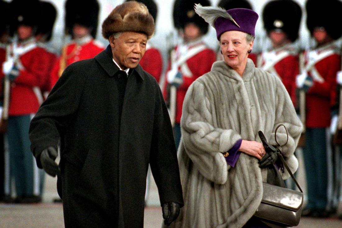 Nelson Mandela comes to visit Queen Margrethe on March 15, 1999.  The South African president stayed in Denmark for two days as part of his European tour. 