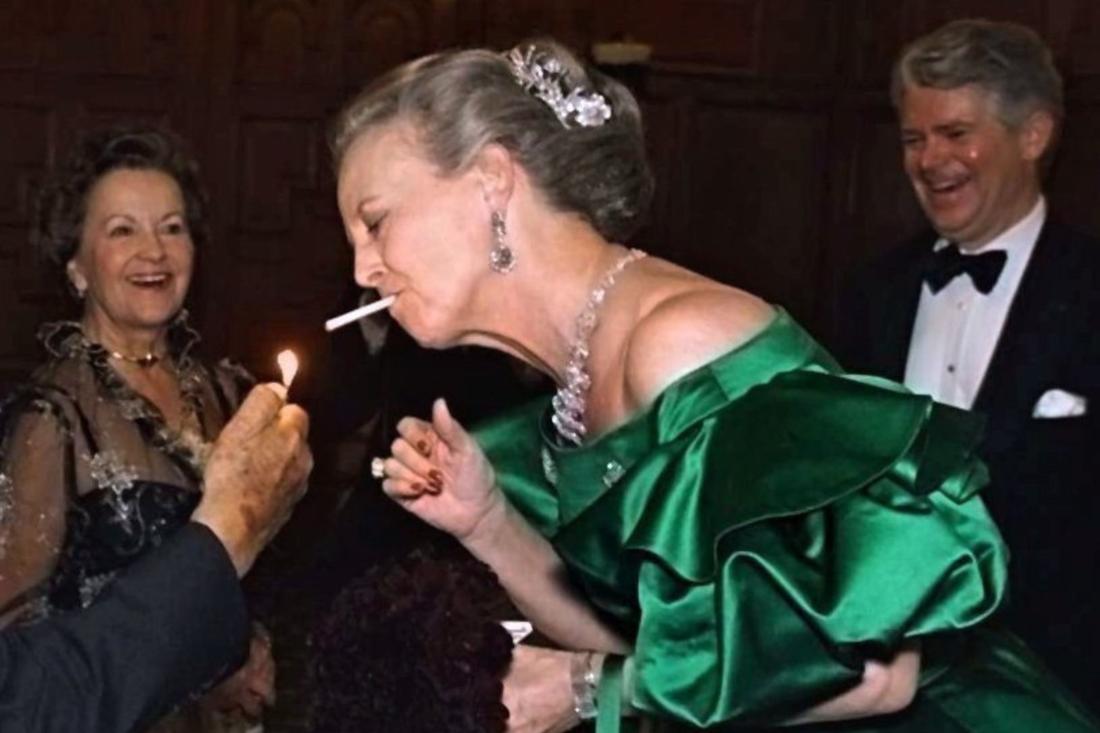 The queen smoked unimpressedly since 1957 until 2022, which is why she was often criticized.