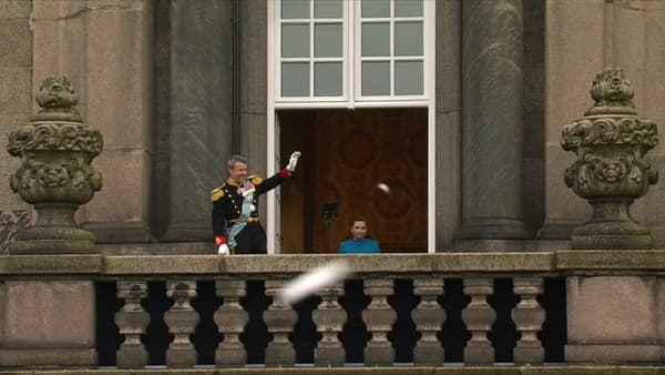 Le roi Frederik X au balcon du siège du Parlement danois, le 14 janvier 2024.