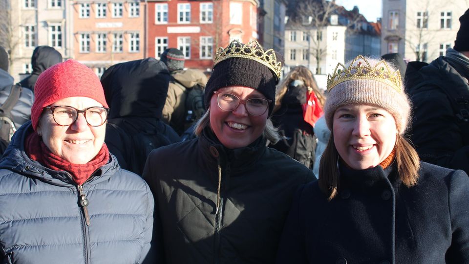 Helle, Pernille and Isa (from left to right) are thrilled with the new royal couple