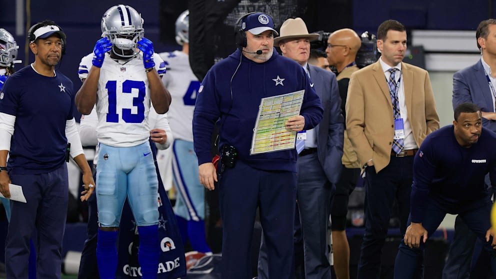 Cowboys coach Mike McCarthy perplexed on the sideline
