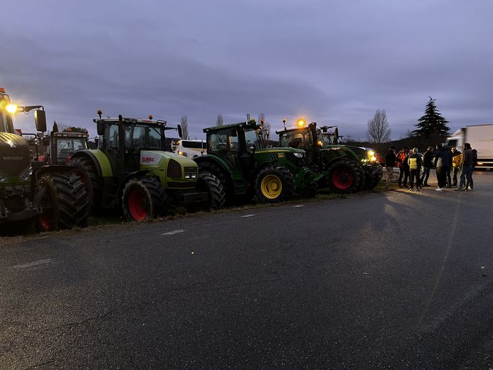 The tractors, ready for departure in Pamiers, in Ariège.