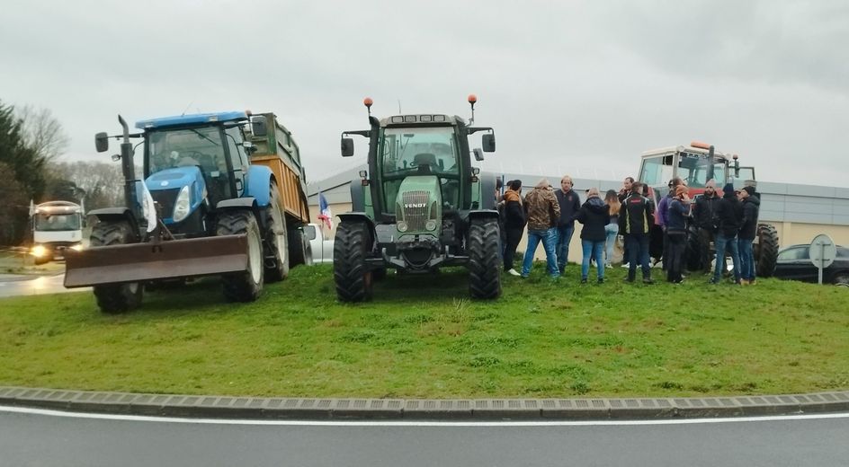 Gathering of farmers in Capens (31), this morning.