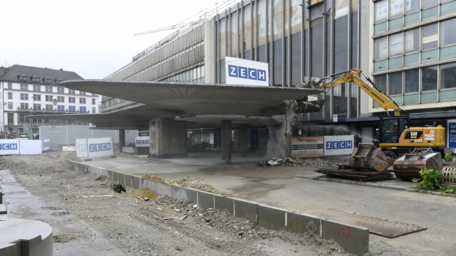 Real estate and climate protection: The excavator gnaws at the canopy, in general "Mushroom" called: In 2019 the ticket hall at Munich Central Station disappeared.
