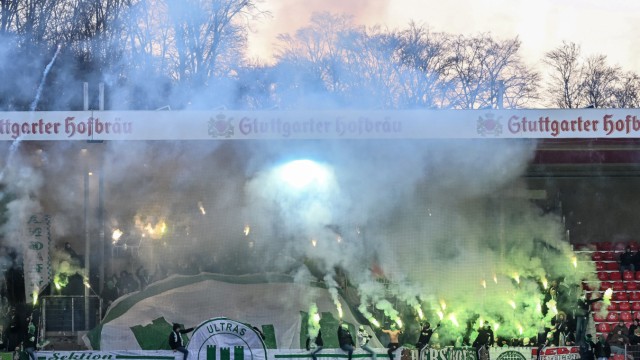 18th matchday of the Bundesliga: At least some color: Wolfsburg fans set off pyrotechnics in the fan block.