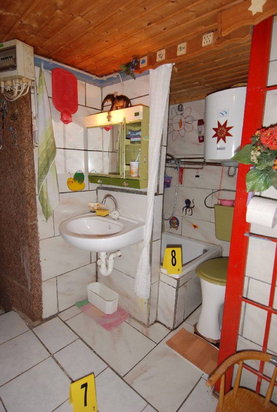 Waschbecken, Dusche mit Boiler, Toilette – alles hatte Josef Fritzl selbst eingebaut