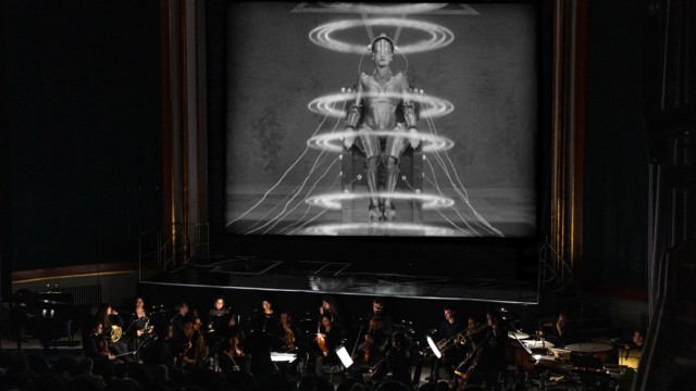Filmmusik in Concert: Das Babylon Orchester Berlin spielt zu Fritz Langs Stummfilmklassiker "Metropolis".
