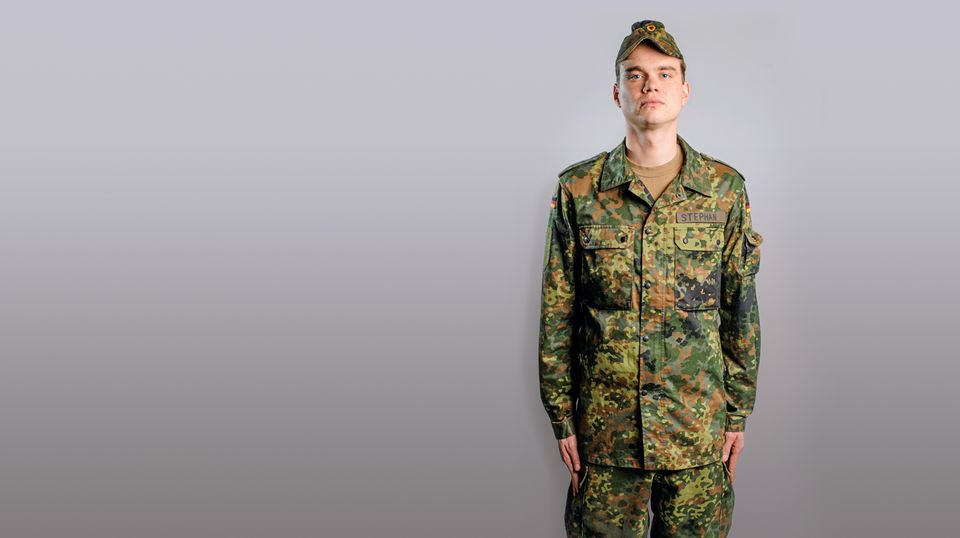 Reporter Björn Stephan as a Bundeswehr recruit