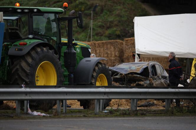 At the scene of the accident, at a farmers' roadblock in Pamiers, in the Ariège region, on January 23, 2024.