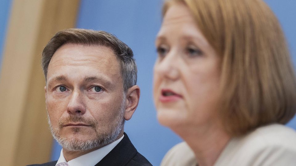 Finance Minister Christian Lindner (FDP) and Family Minister Lisa Paus (The Greens)
