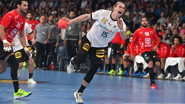 EM ambassador Niklas Kaul: Final touches: National player Juri Knorr in the 28:27 friendly win over Egypt in the Munich Olympic Hall at the beginning of November.
