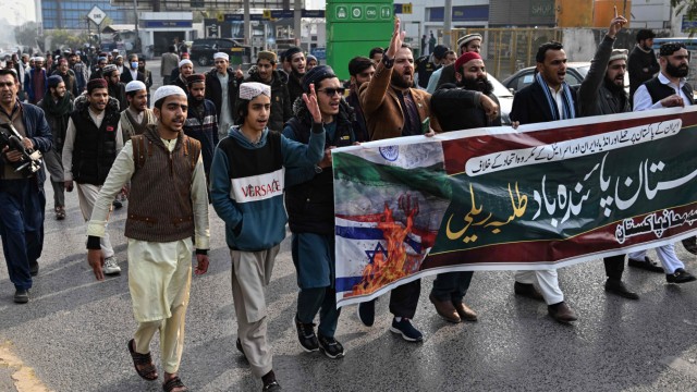 Conflict between Iran and Pakistan: Protests break out in Pakistan's capital Islamabad after the Iranian attack.