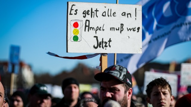 Protest in Munich: Not the only poster calling for an end to the traffic light coalition.
