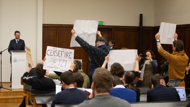 Federal Justice Minister Buschmann in Poland: Students interrupt Buschmann's speech at the University of Warsaw with protests against the war in Gaza.