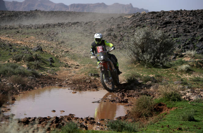 Driver Carles Falcon on the Dakar 2024, between Al-Ula and Al-Henakiyah, on January 6, 2024, the day before his accident.