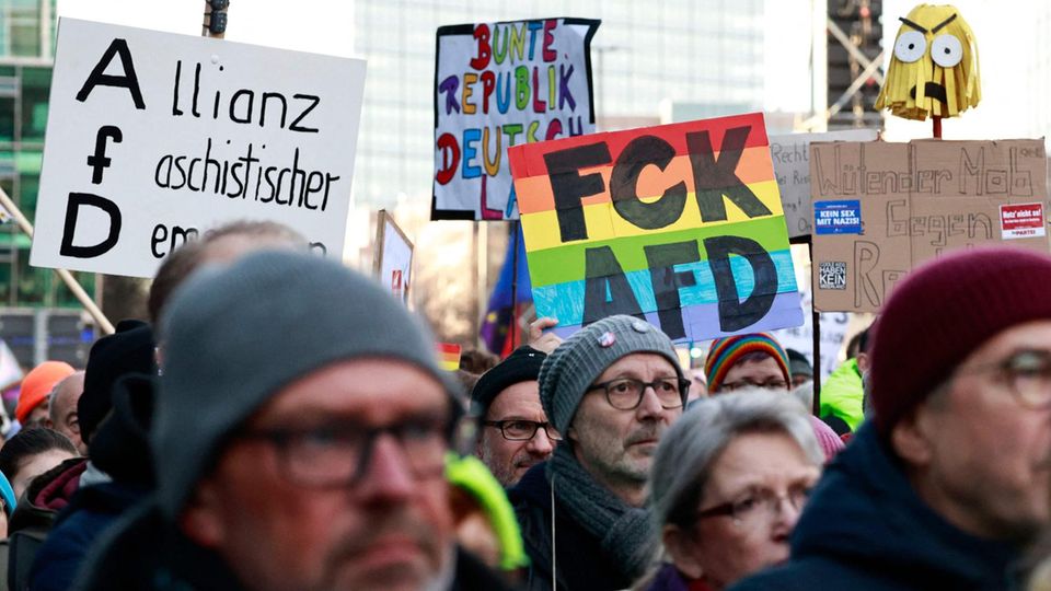 Mass protests against the right: AfD reacts "visibly nervous"