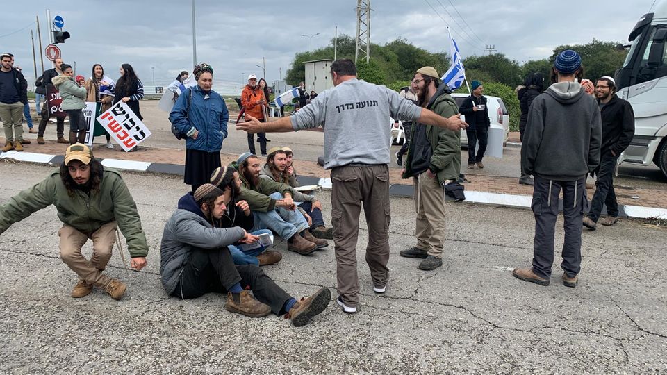 A truck driver insults the young men in the port of Ashdod