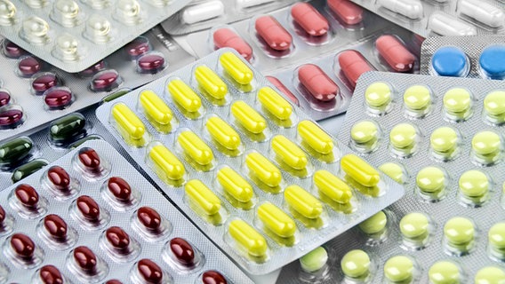 Tablets in a blister © Fotolia.com Photo: PhotoSG